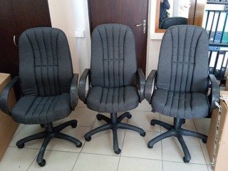 Тканевые компьютерные кресла для персонала